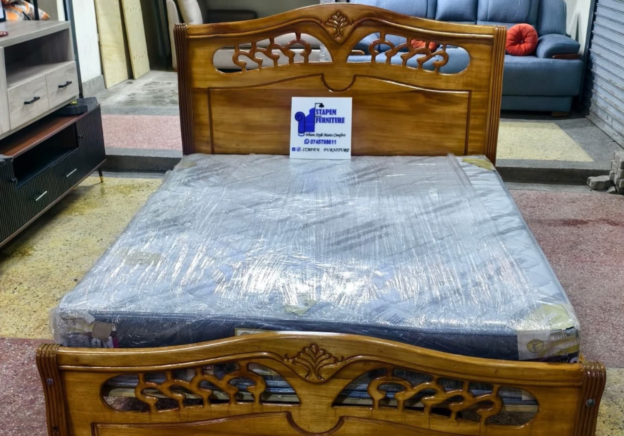Solid Wooden Bed 5 * 6 Feet - Image 3